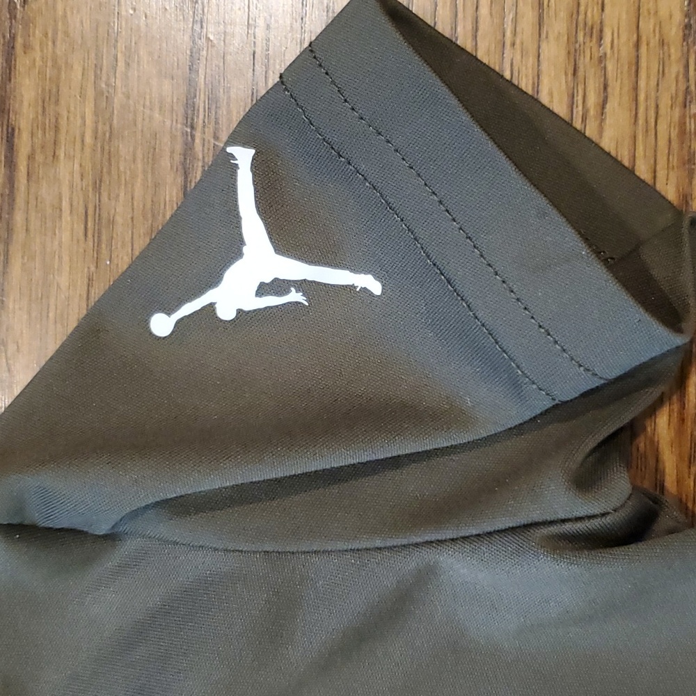 Kids unisex Jordan Dri-fit army green active shirt size 2T - Picture 3 of 6